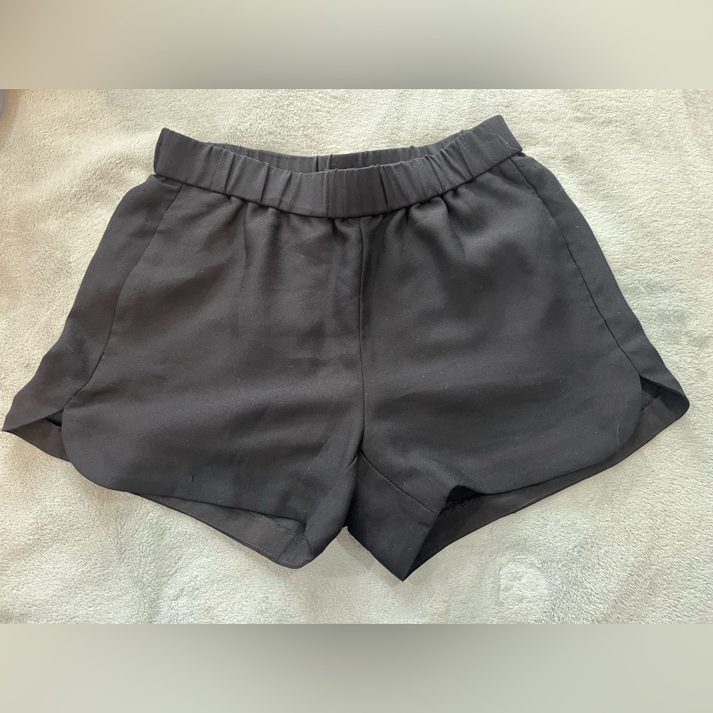 Madewell shorts
Size xs
In good condition!